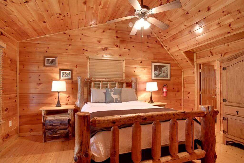 Brave Eagle Cabin Sevierville Chambre photo