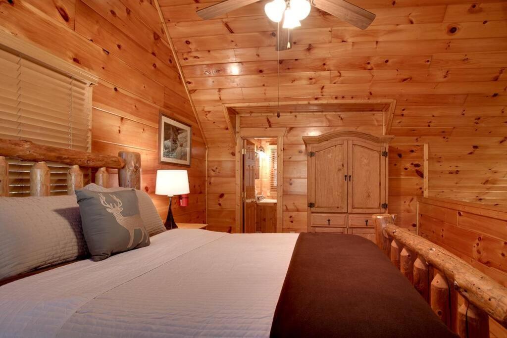 Brave Eagle Cabin Sevierville Chambre photo