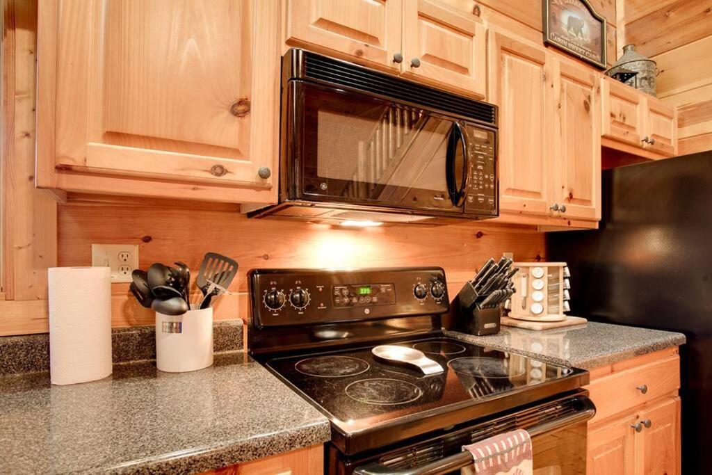 Brave Eagle Cabin Sevierville Chambre photo